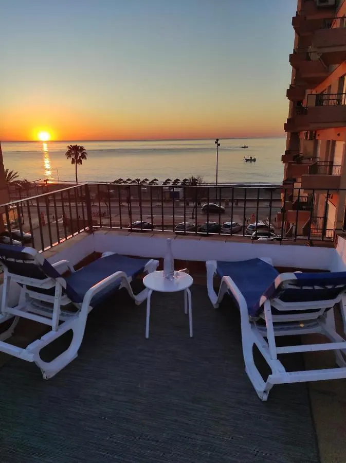 ÁTICO PRIMERA LINEA Marina Beach Fuengirola Apartamento